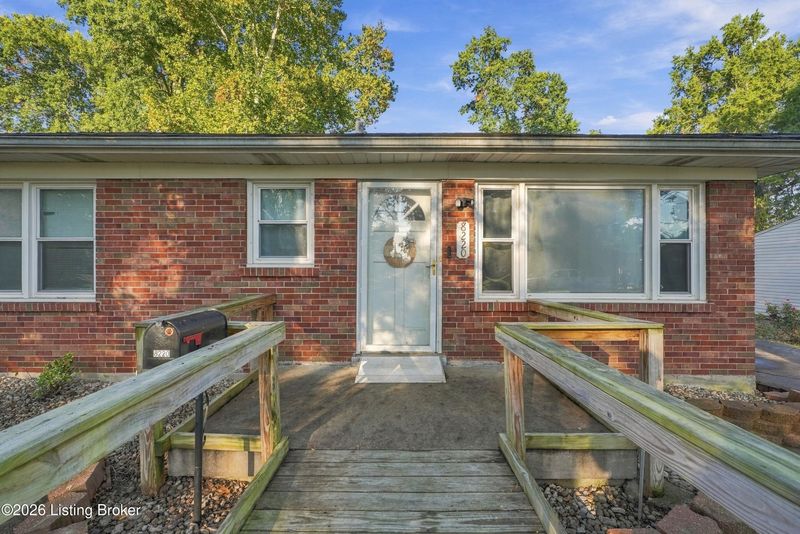 8220 Virginia Rd, Louisville, KY 40258
