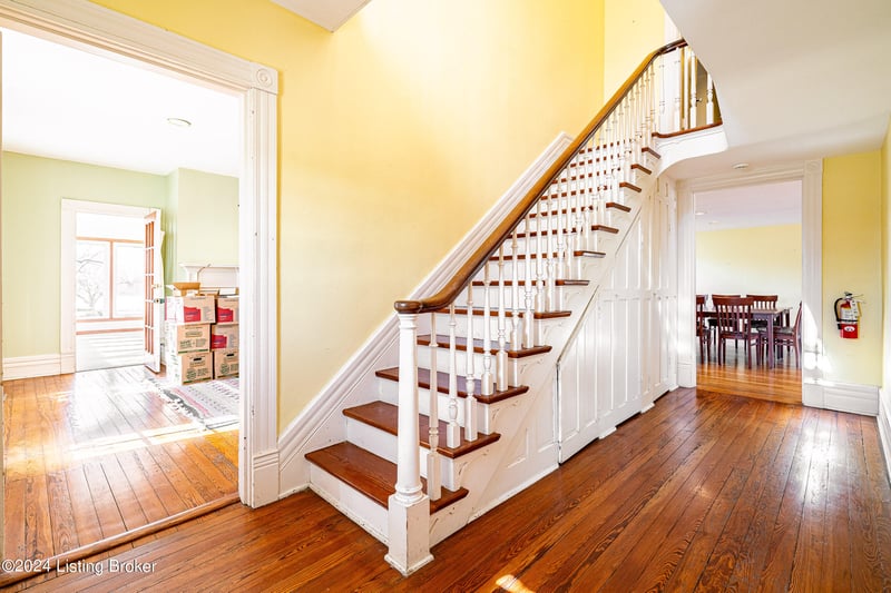 8221 Wolf Pen Branch Rd, Prospect, KY 40059