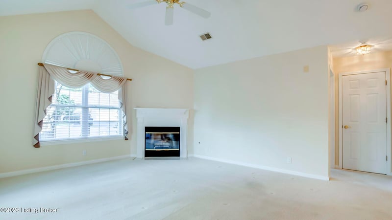 8228 St Andrews Village Dr, Louisville, KY 40241