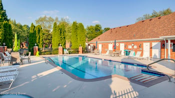 8228 St Andrews Village Dr, Louisville, KY 40241