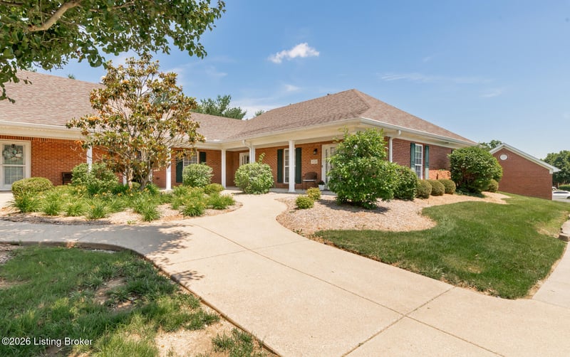 824 Garden Pointe Dr, Simpsonville, KY 40067