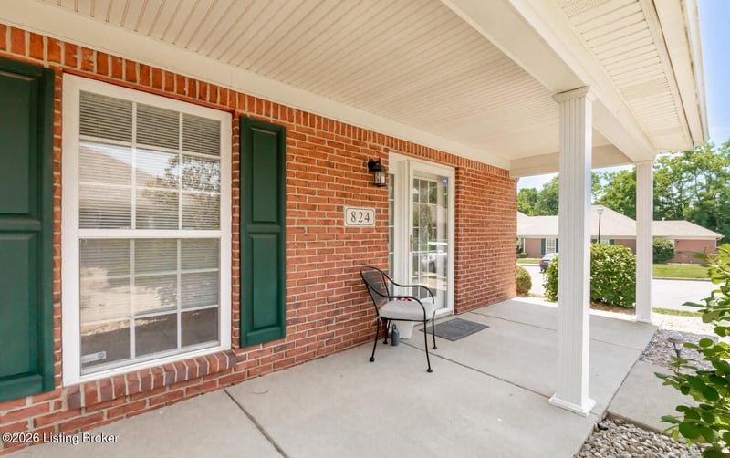 824 Garden Pointe Dr, Simpsonville, KY 40067