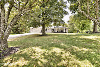 825 Thomas Ln, Bloomfield, KY 40008