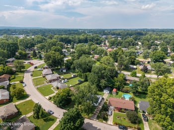 826 W Larkspur Dr, Jeffersonville, IN 47130