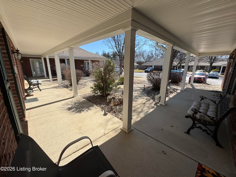 828 Garden Pointe Dr, Simpsonville, KY 40067