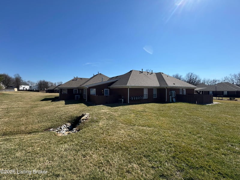 828 Garden Pointe Dr, Simpsonville, KY 40067