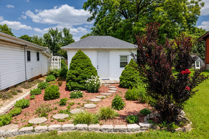 828 W Elm Rd, Radcliff, KY 40160