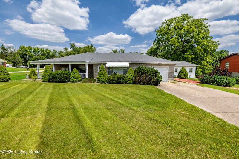 828 W Elm Rd, Radcliff, KY 40160