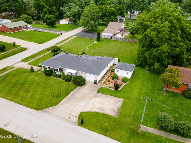 828 W Elm Rd, Radcliff, KY 40160