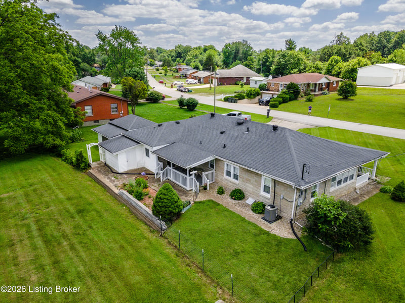 828 W Elm Rd, Radcliff, KY 40160