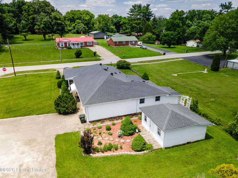 828 W Elm Rd, Radcliff, KY 40160