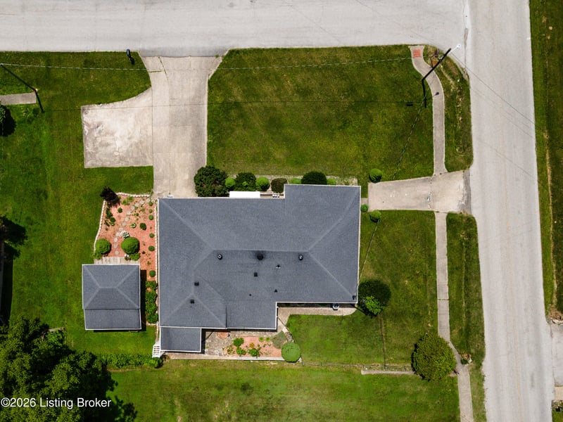 828 W Elm Rd, Radcliff, KY 40160