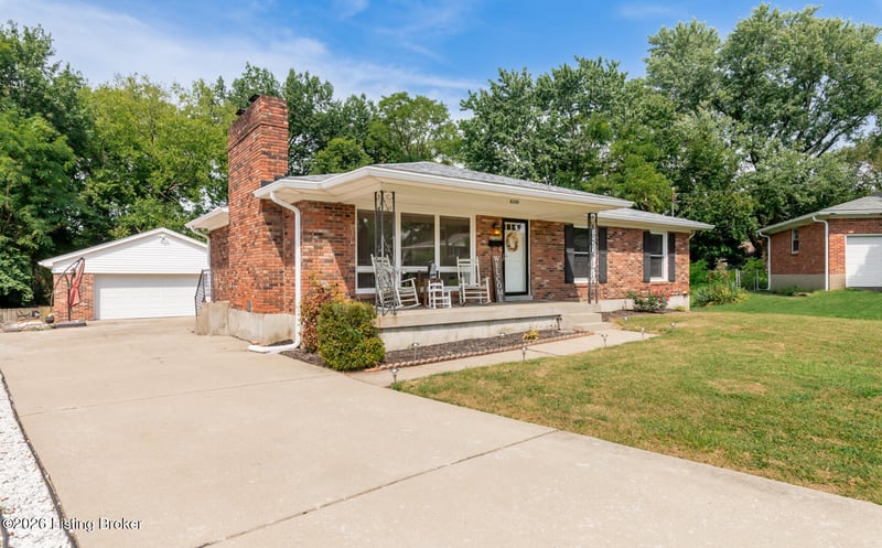 8300 Twisted Pine Rd, Louisville, KY 40219