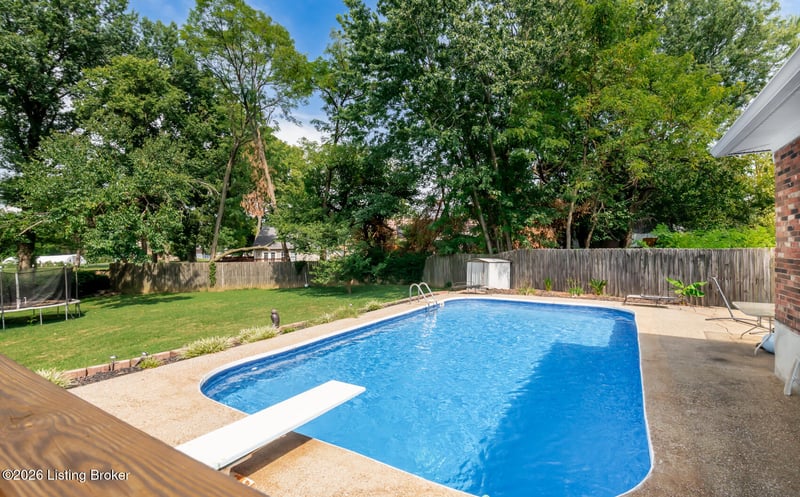 8300 Twisted Pine Rd, Louisville, KY 40219
