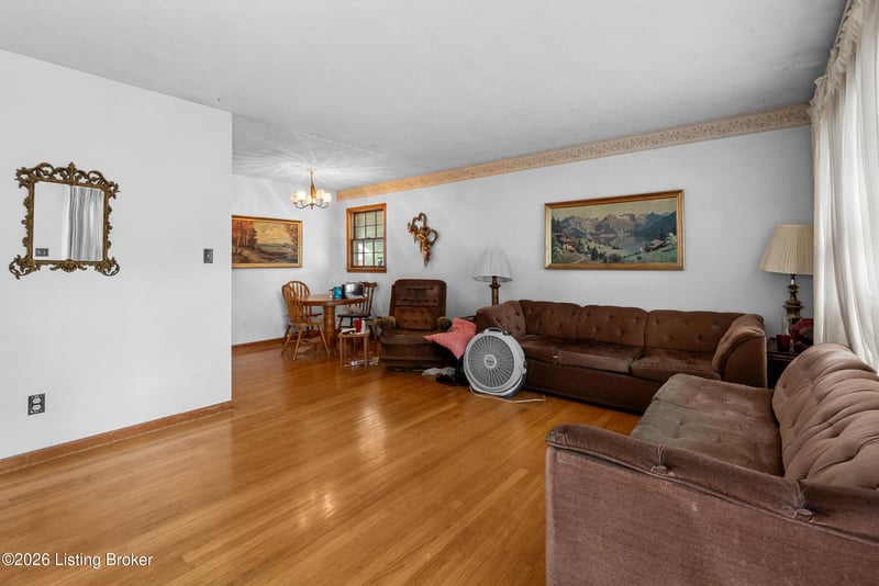 8301 Latania Dr, Louisville, KY 40258
