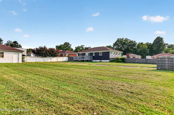 8303 Smithton Rd, Louisville, KY 40219