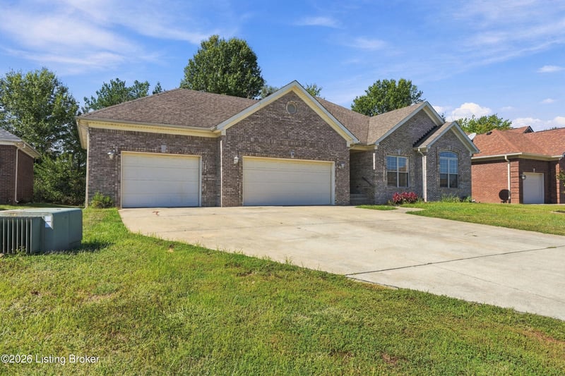 8305 Grandel Forest Way, Louisville, KY 40258
