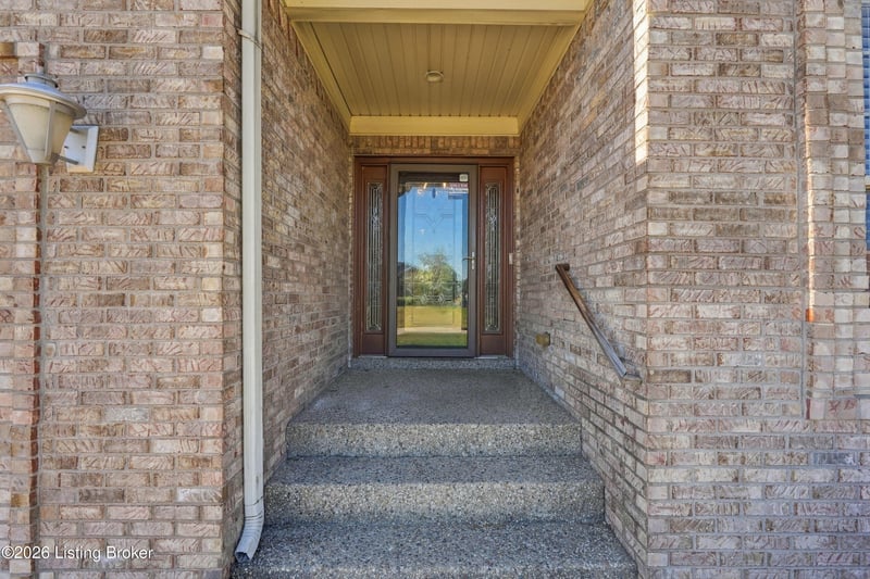 8305 Grandel Forest Way, Louisville, KY 40258
