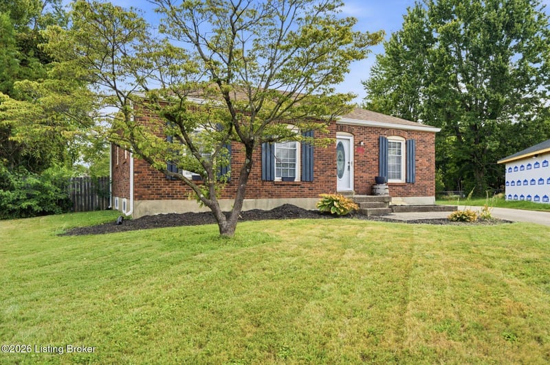 8305 Olive Hill Ct, Louisville, KY 40228