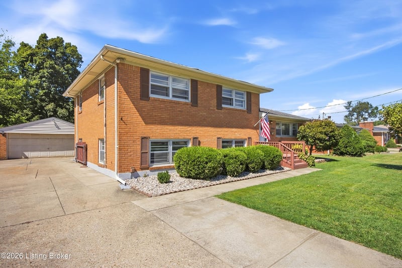 8306 Madrone Ave, Louisville, KY 40258