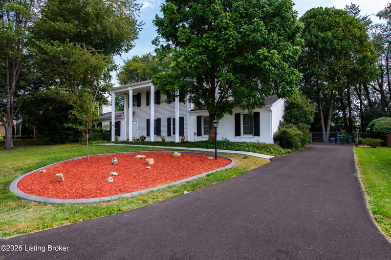 8310 Easton Ln, Louisville, KY 40242