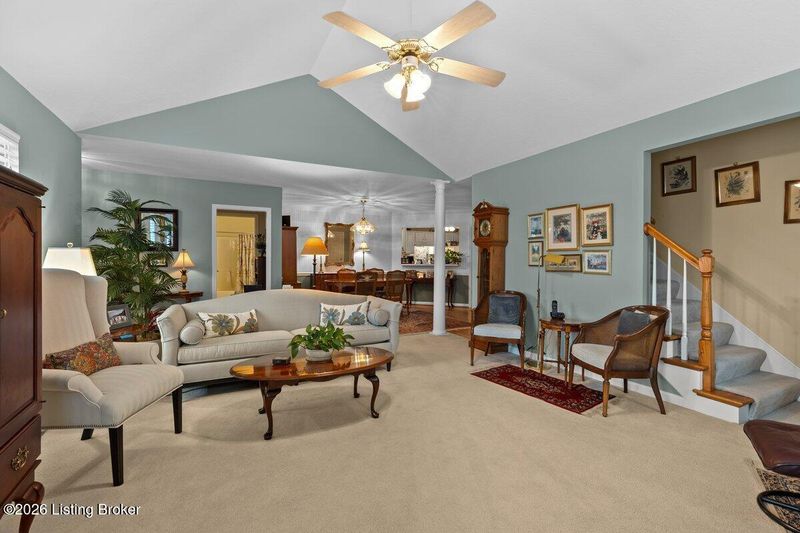 8315 Eagle Creek Dr, Lyndon, KY 40222
