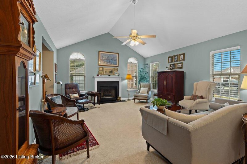 8315 Eagle Creek Dr, Lyndon, KY 40222