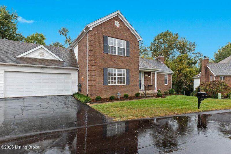 8315 Eagle Creek Dr, Lyndon, KY 40222