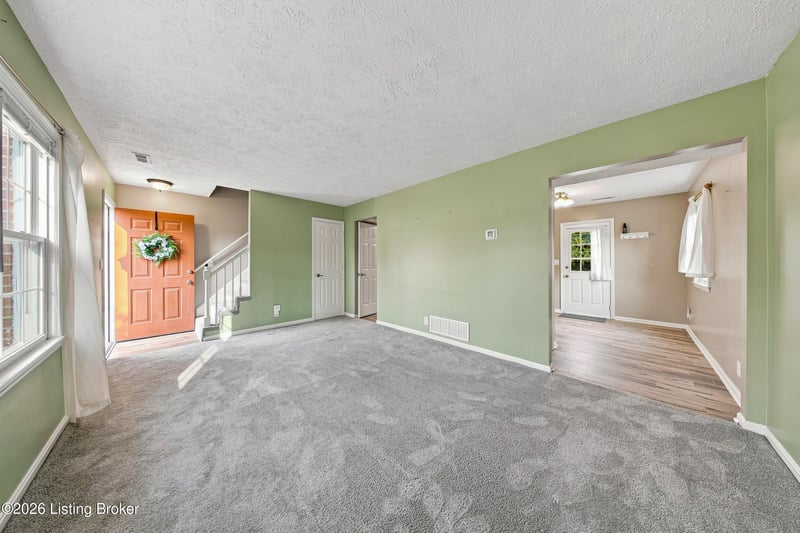 8319 Damascus Cir, Louisville, KY 40228