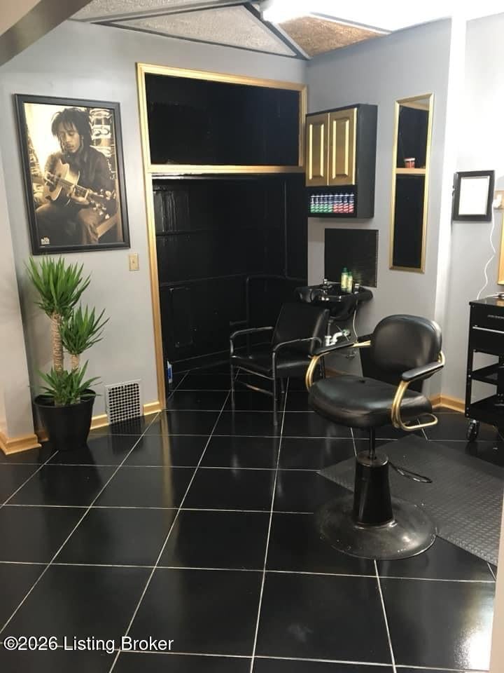 837 Denmark St, Louisville, KY 40215