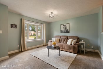 8401 Silver Fox Rd, Louisville, KY 40291