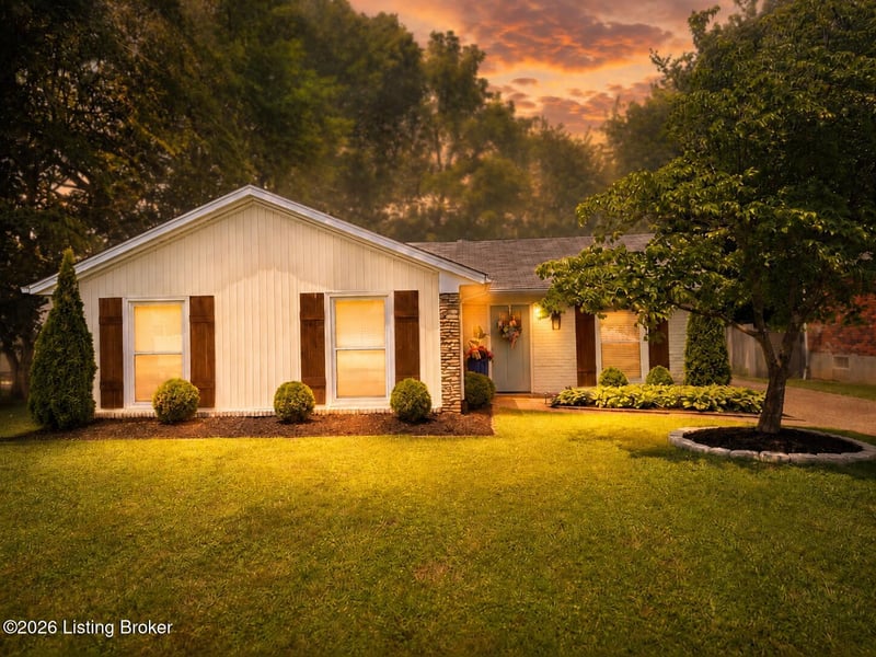 8402 Daverman Dr, Louisville, KY 40228