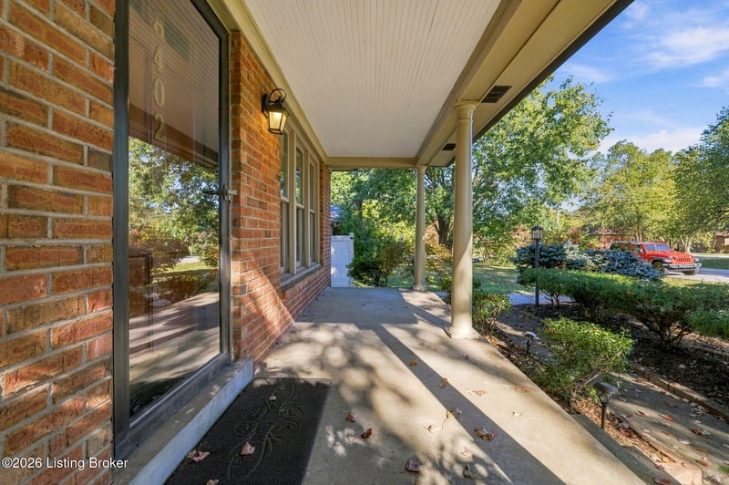 8402 Michael Ray Dr, Louisville, KY 40219