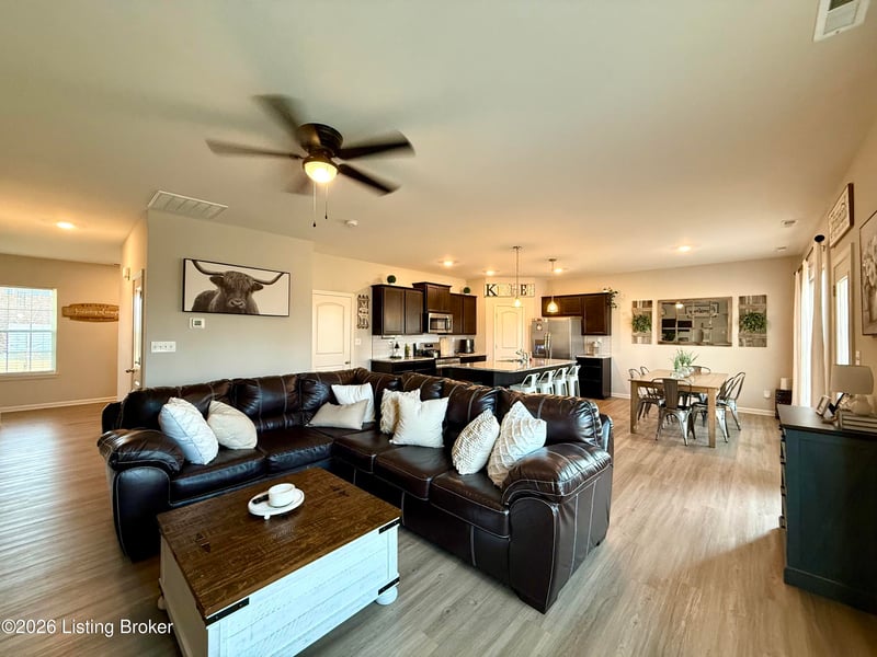 8403 Gateway Run Rd, Louisville, KY 40229