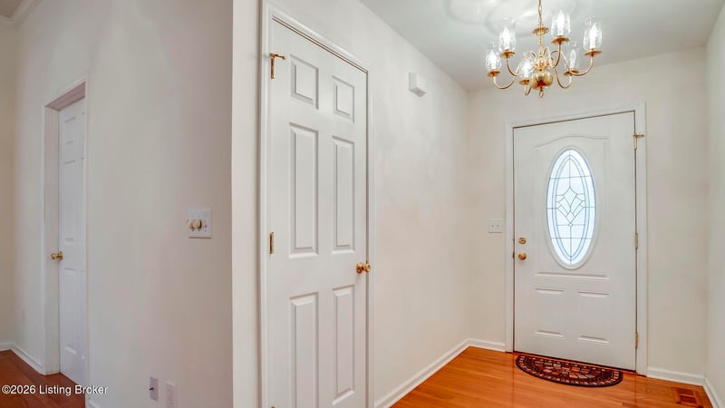 8405 Sunny Stone Ln, Louisville, KY 40299