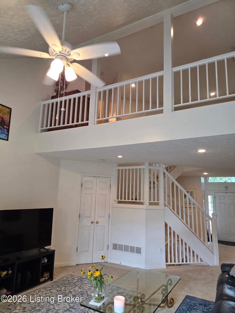 8408 Biggin Hill Ln, Louisville, KY 40220