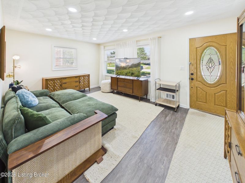 8410 Michael Ray Dr, Louisville, KY 40219