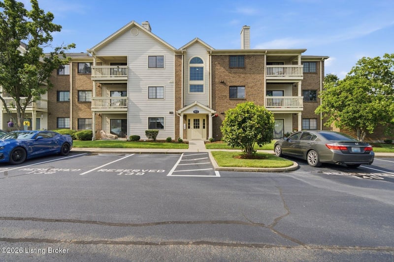8413 Ambrosse Ln #310, Louisville, KY 40299