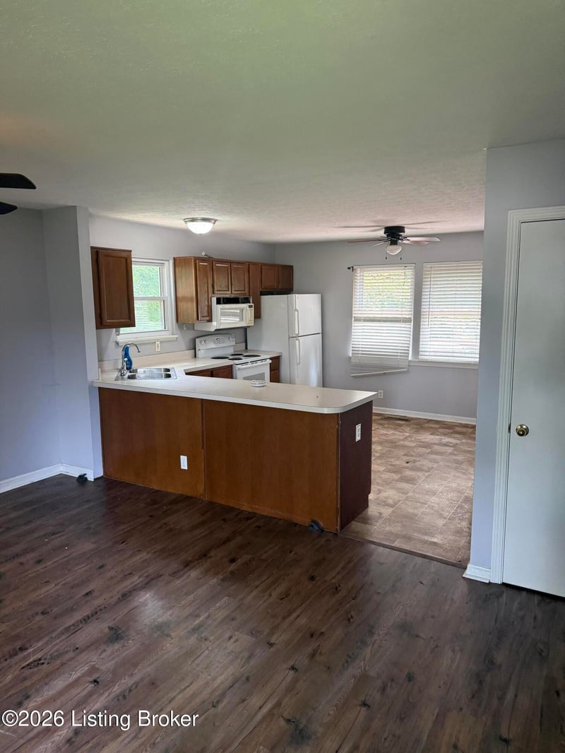 8420 Damascus Cir, Louisville, KY 40228