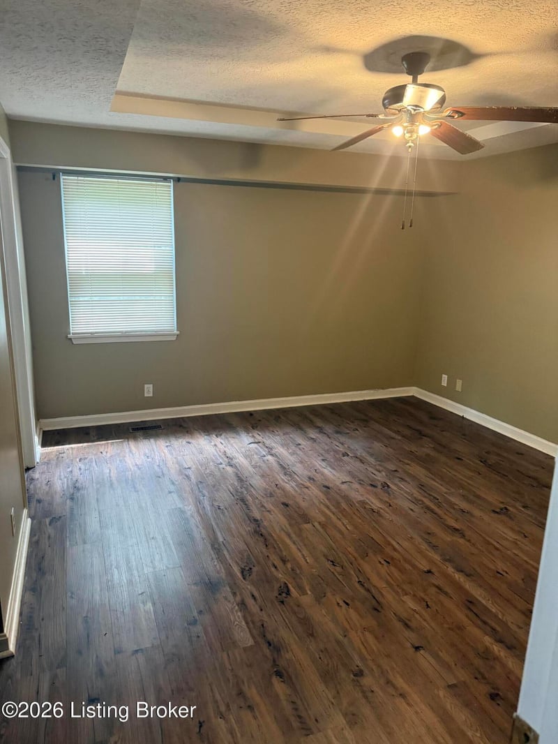 8420 Damascus Cir, Louisville, KY 40228