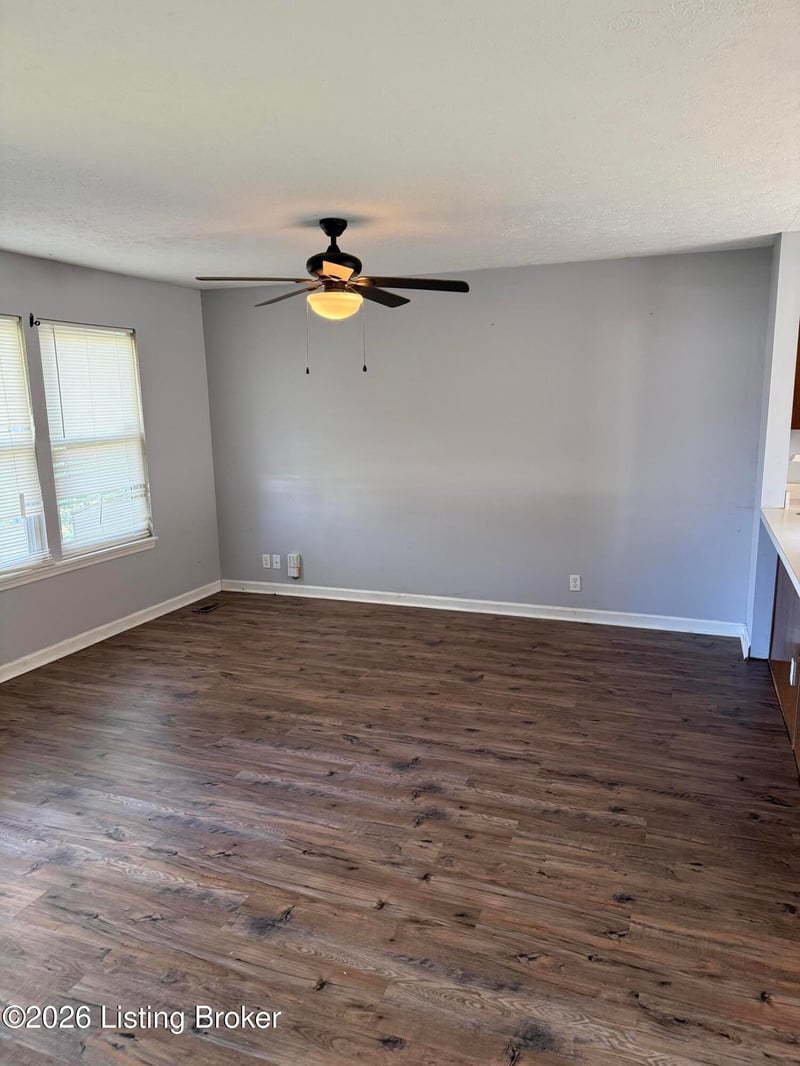 8420 Damascus Cir, Louisville, KY 40228