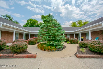 8421 Elsie Ct, Louisville, KY 40228