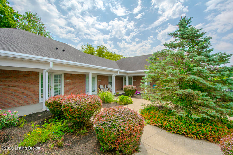 8421 Elsie Ct, Louisville, KY 40228