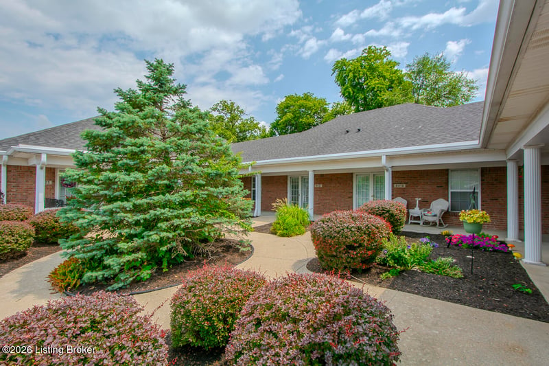 8421 Elsie Ct, Louisville, KY 40228