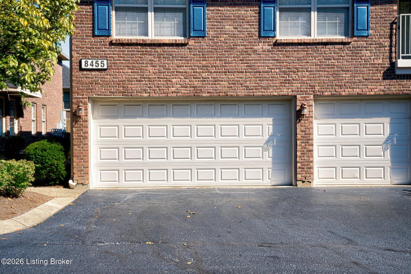 8455 Grand Trevi Dr, Louisville, KY 40228