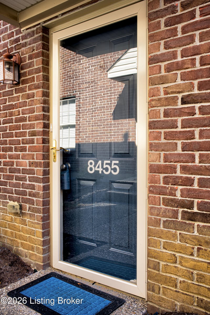 8455 Grand Trevi Dr, Louisville, KY 40228
