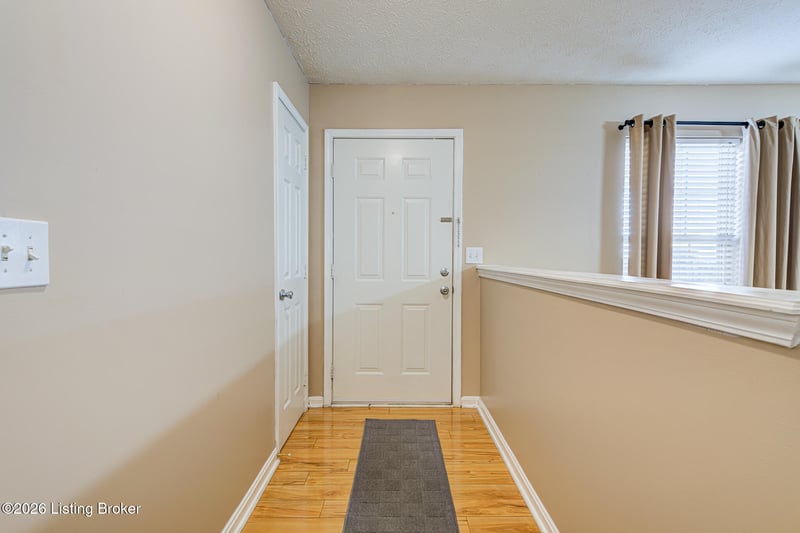 8455 Grand Trevi Dr, Louisville, KY 40228