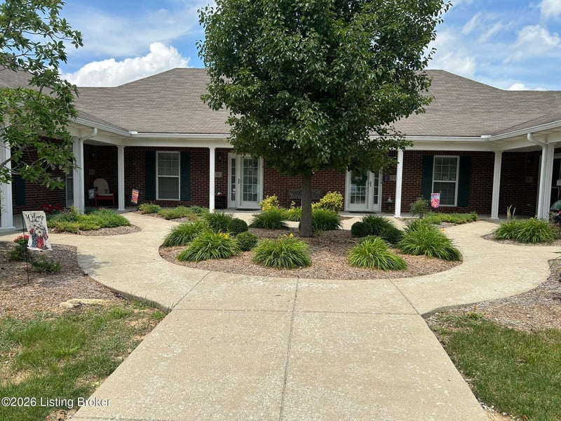 850 Garden Pointe Dr, Simpsonville, KY 40067