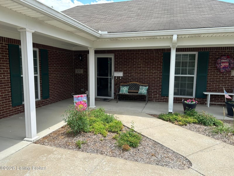 850 Garden Pointe Dr, Simpsonville, KY 40067