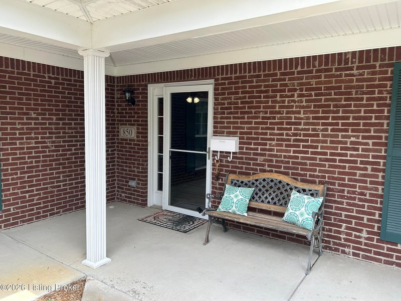 850 Garden Pointe Dr, Simpsonville, KY 40067